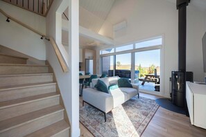 TV, peis og stereoanlegg