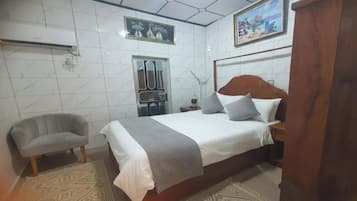 2 chambres, fer et planche Ă repasser, draps fournis