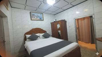 2 soverom, strykejern/-brett og sengetøy