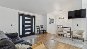 Rumah, 5 kamar tidur | Area keluarga | Smart TV dan layanan streaming