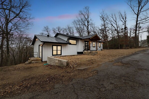 House, 5 Bedrooms | Exterior - Lost Ridge Retreat 5 Bedroom Home (Eureka Springs)