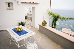 Outdoor dining - Bluemoon House Praiano (Praiano)