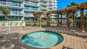 Appart'hôtel, 2 chambres | Piscine | Piscine couverte, piscine extérieure