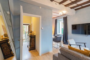 Villa (3 Bedrooms) | Living area - Villetta Panebianco Home in Castagna 11 by Rent all Como (Nesso)