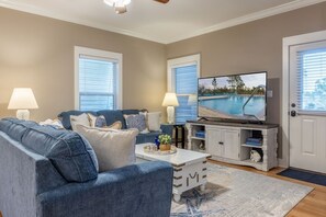 Cottage, 3 Bedrooms | Living area