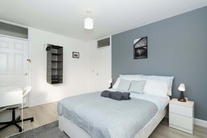 4 chambres, fer et planche à repasser, Wi-Fi, draps fournis