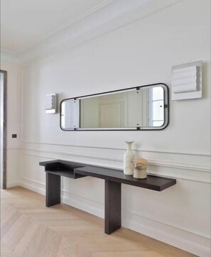 Interior - PARISIAN LUX - NESTLED BETWEEN LA MADELEINE & THE OPÉRA GARNIER - RUE VIGNON (Paris)