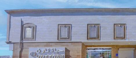 Vista frontal de la propiedad