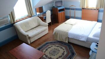 Room, 1 Bedroom, Smoking, City View | 1 bilik tidur