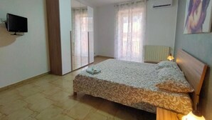 4 bedrooms, iron/ironing board, WiFi, bed sheets - House in Matrix (Barrafranca)
