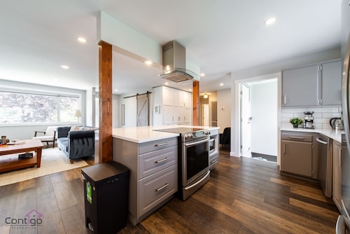 Spacious & Central | Hot Tub | AC | Sleep 12 |Yard