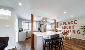 冰箱、微波炉、烤箱、炉灶