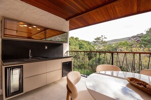 Luxury Apartment | Outdoor dining