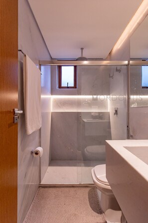 Basic Apartment | Bathroom