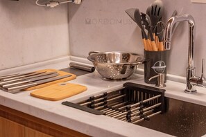 Basic Apartment | Private kitchen