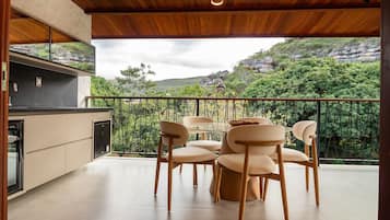 Apartamento superluxo | Opções para refeição ao ar livre
