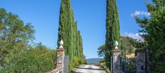 Colle Mafalda - Charming Countryside Villa with Infinity Pool and Stunning Views