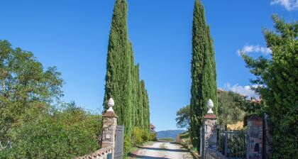 Colle Mafalda - Charming Countryside Villa with Infinity Pool and Stunning Views