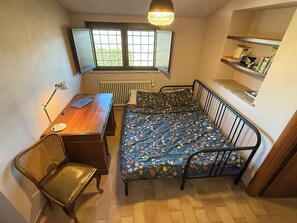 3 chambres, fer et planche à repasser, Wi-Fi, draps fournis