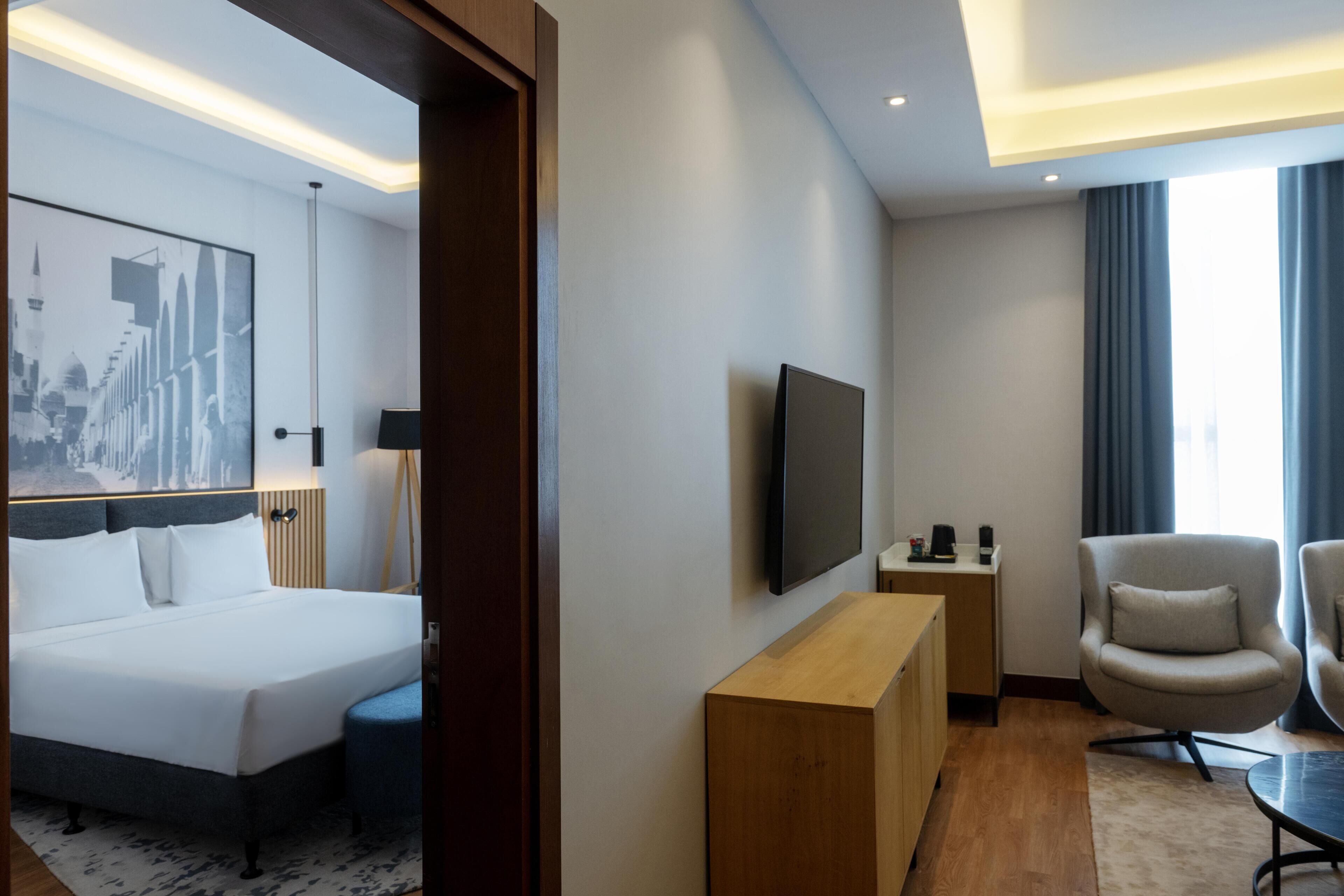Egyptian cotton sheets, premium bedding, minibar, in-room safe
