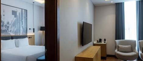 Egyptian cotton sheets, premium bedding, minibar, in-room safe