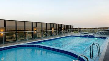 2 piscines extérieures