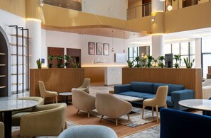 Lobby sitting area - Radisson Hotel Madinah (Madinah)