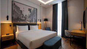 Egyptian cotton sheets, premium bedding, minibar, in-room safe