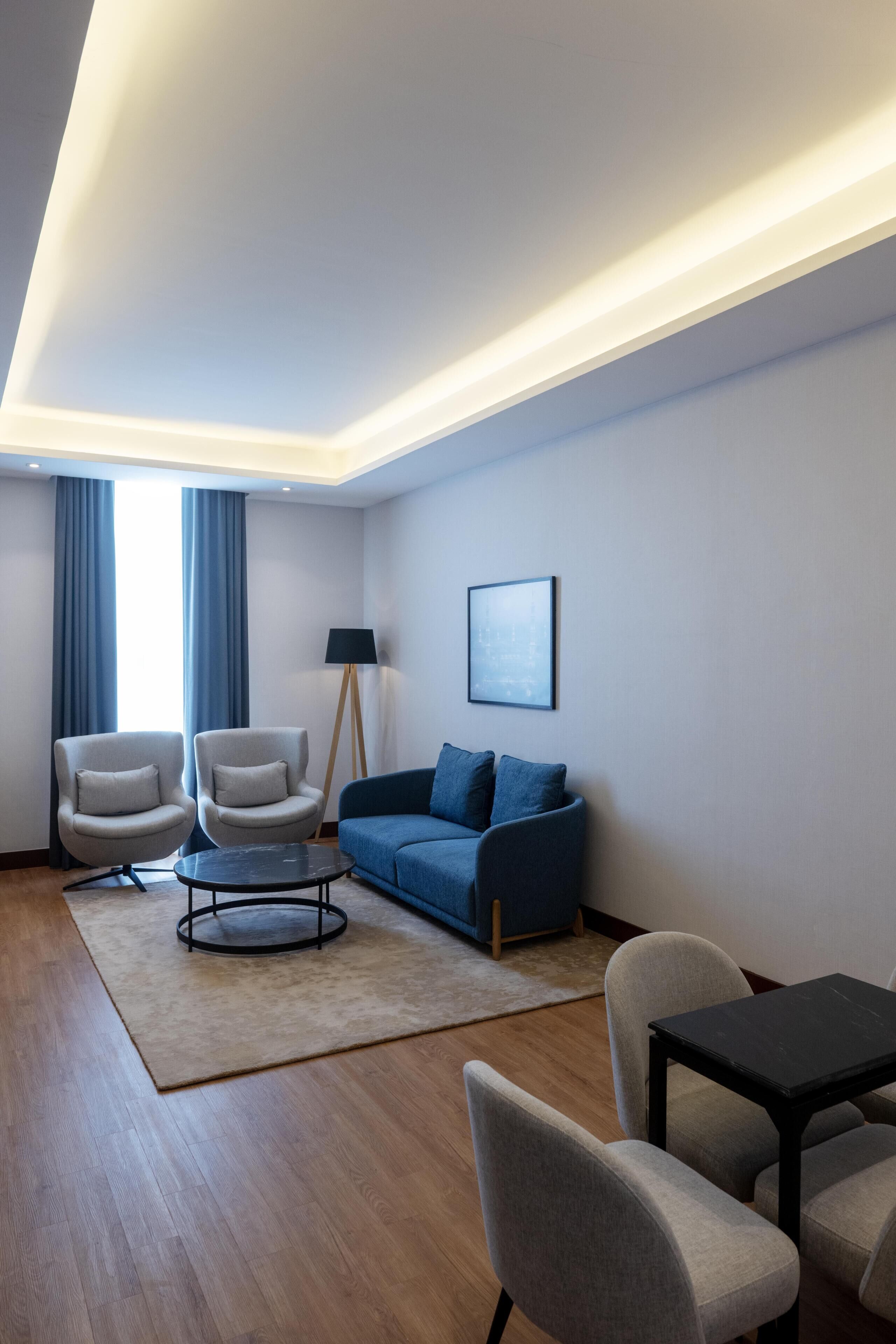 Premium Suite | Egyptian cotton sheets, premium bedding, minibar, in-room safe