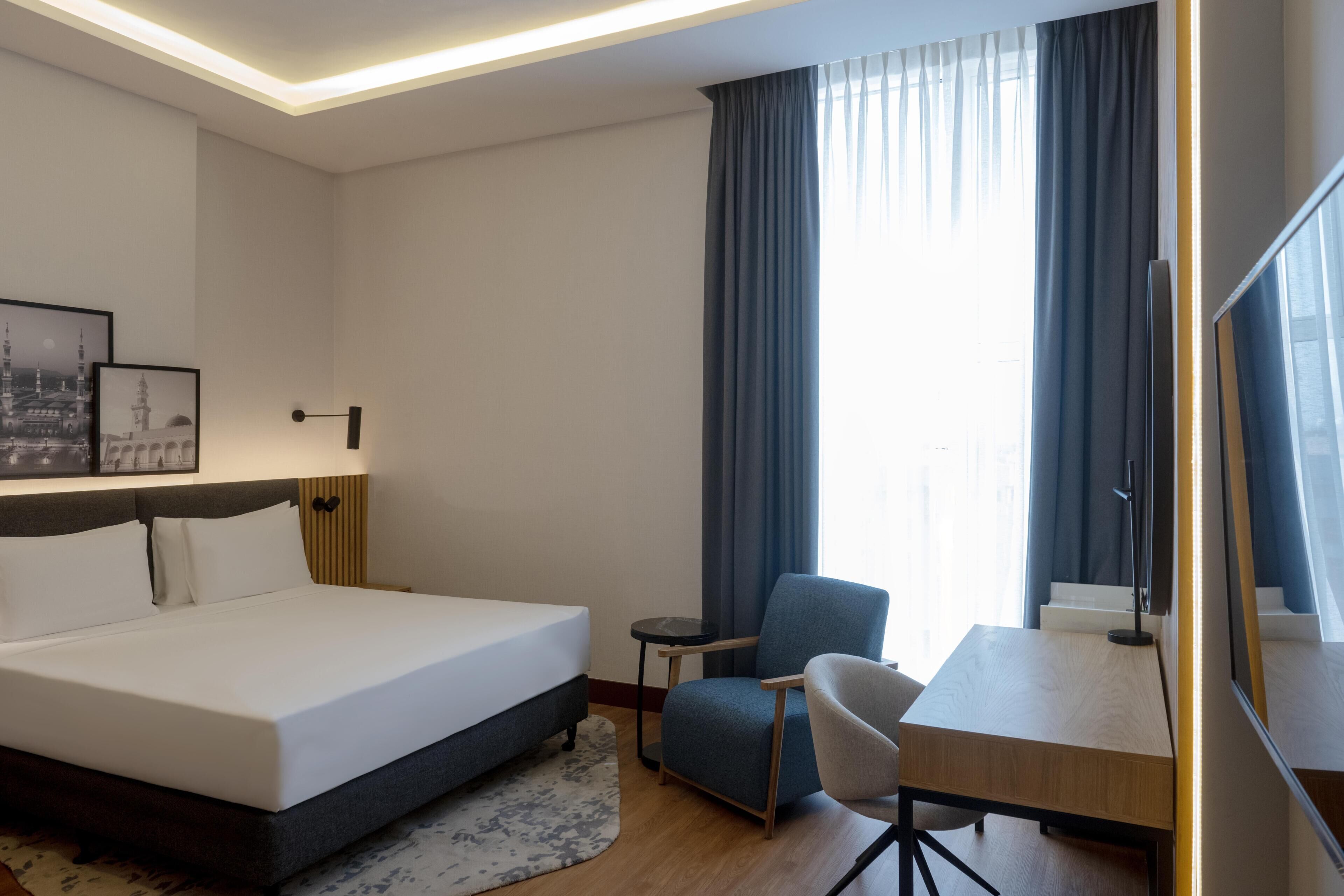 Egyptian cotton sheets, premium bedding, minibar, in-room safe