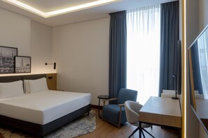 Egyptian cotton sheets, premium bedding, minibar, in-room safe - Radisson Hotel Madinah (Madinah)