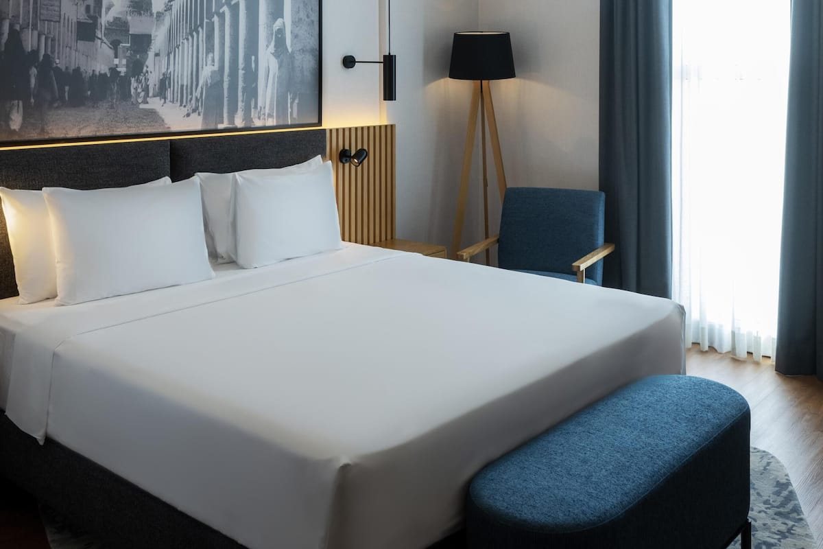 Egyptian cotton sheets, premium bedding, minibar, in-room safe