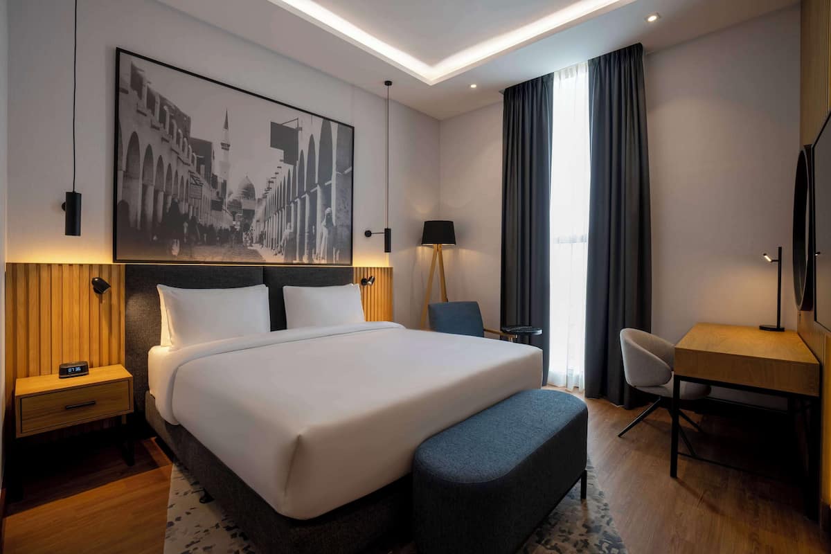 Egyptian cotton sheets, premium bedding, minibar, in-room safe