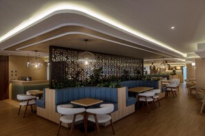 Restaurant - Radisson Hotel Madinah (Madinah)
