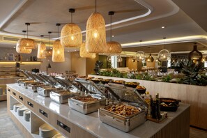 Restaurant - Radisson Hotel Madinah (Madinah)