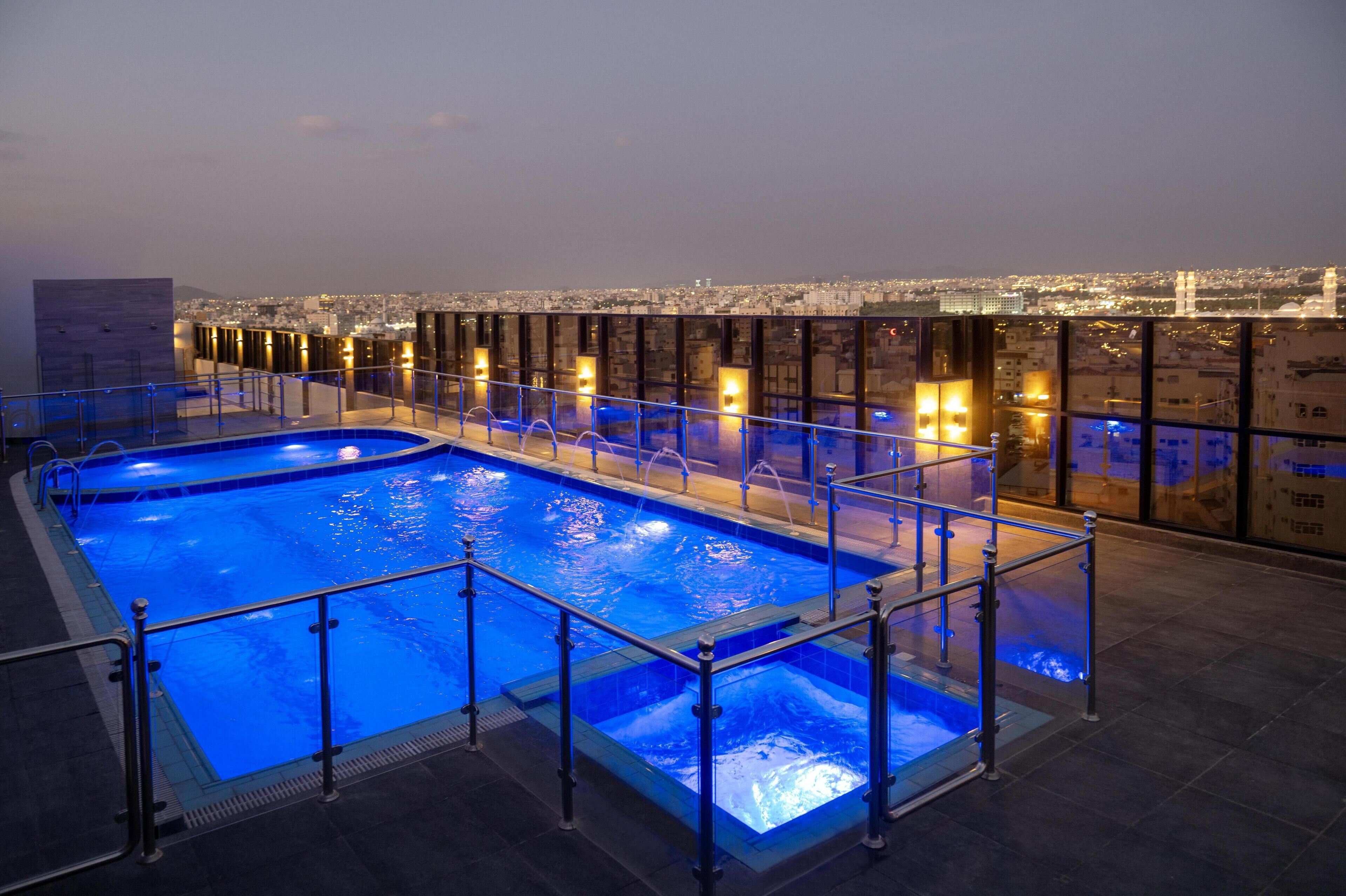 2 piscinas al aire libre