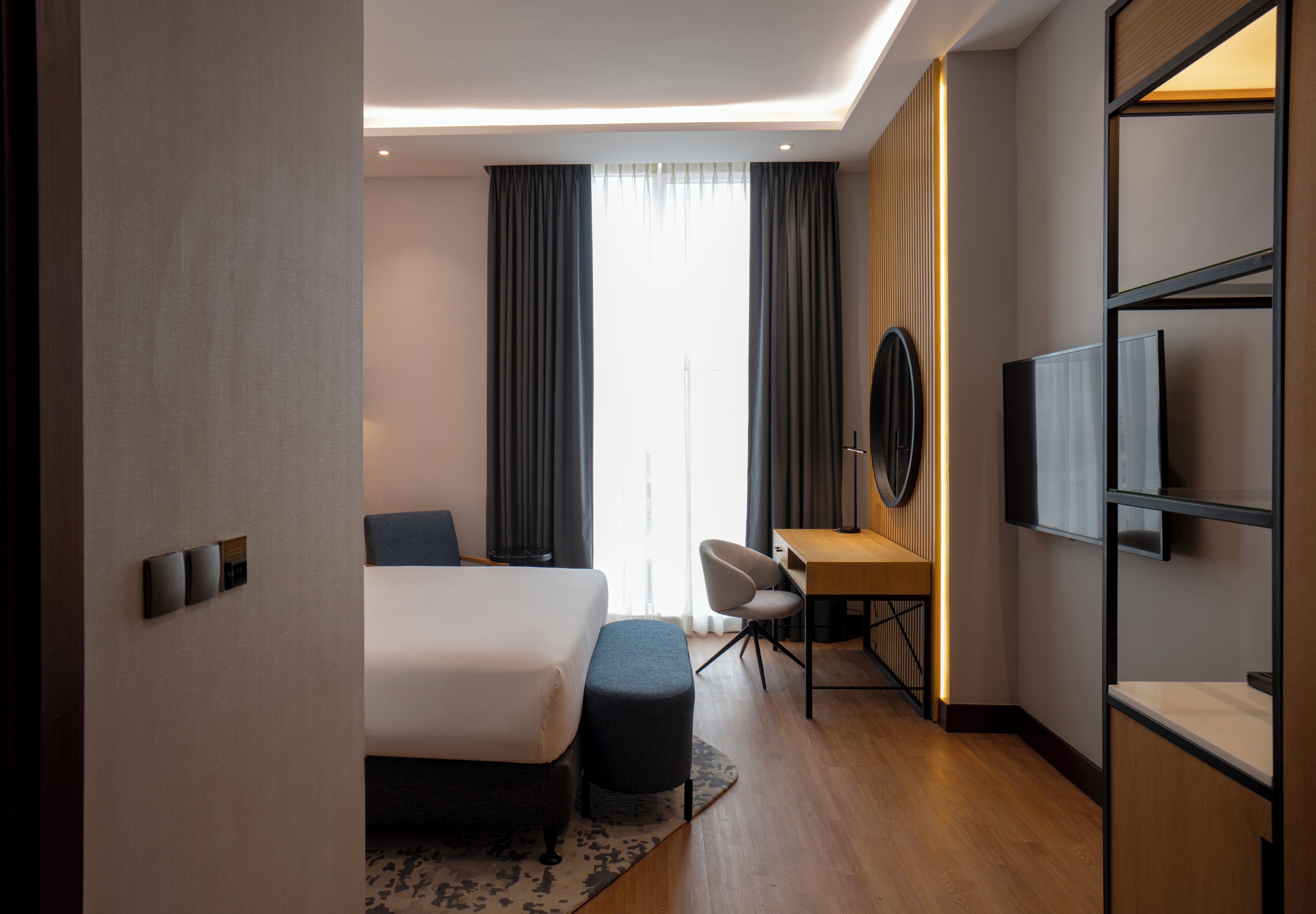 Egyptian cotton sheets, premium bedding, minibar, in-room safe