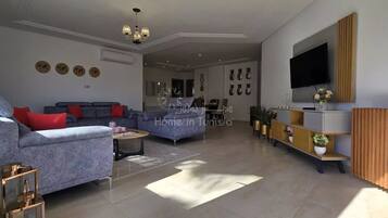 Apartment, 3 Bedrooms, Accessible, Smoking | Living room