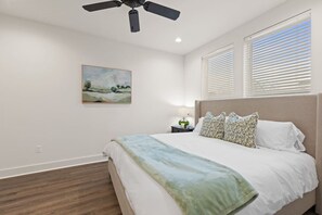 3 bedrooms, desk, iron/ironing board, WiFi