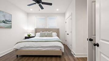 3 dormitorios, escritorio, tabla de planchar con plancha y wifi