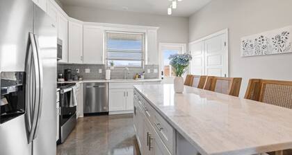 Sugarcane House•KING Beds•Near Sports Complex•Luxe