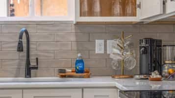 Réfrigérateur, four, plaque de cuisson, lave-vaisselle