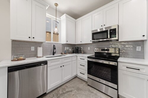 C'est Bon House•KING Bds•Luxury Amenities•Book Now