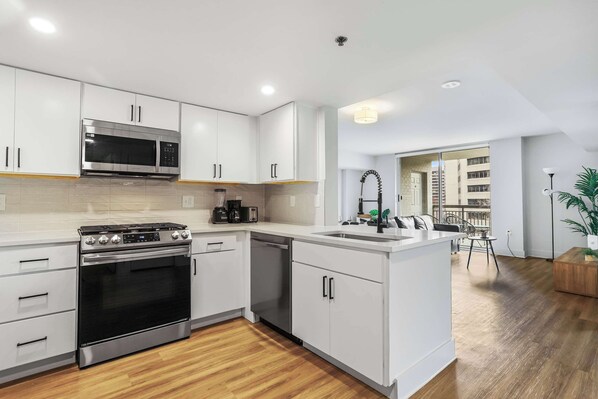 Fridge, microwave, oven, stovetop