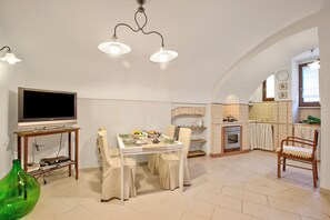 Family Apartment, 1 Bedroom (Bacco Apartment Noci) | Dining