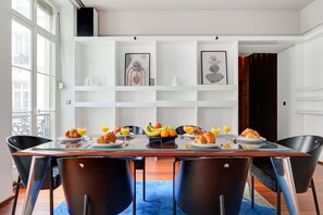 Dining - Stylish 3BR Retreat in the Heart of Le Marais (Paris)
