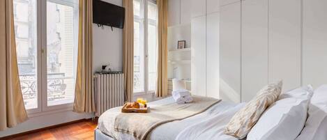 3 Schlafzimmer, Schreibtisch, Bügeleisen/Bügelbrett, Reisekinderbett