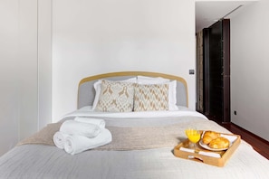 3 Schlafzimmer, Schreibtisch, Bügeleisen/Bügelbrett, Reisekinderbett