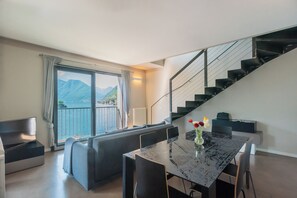 公寓, 3 間臥室 (3 Bedrooms) | 起居區 | 32-吋電視，提供數位頻道