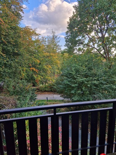 Schöne Ferienwohnung am Kellerwald mit Balkon und Garten - Ferienhaus Buml